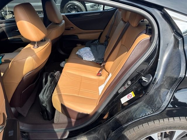 Used 2019 Black Lexus 350 Luxury image 8