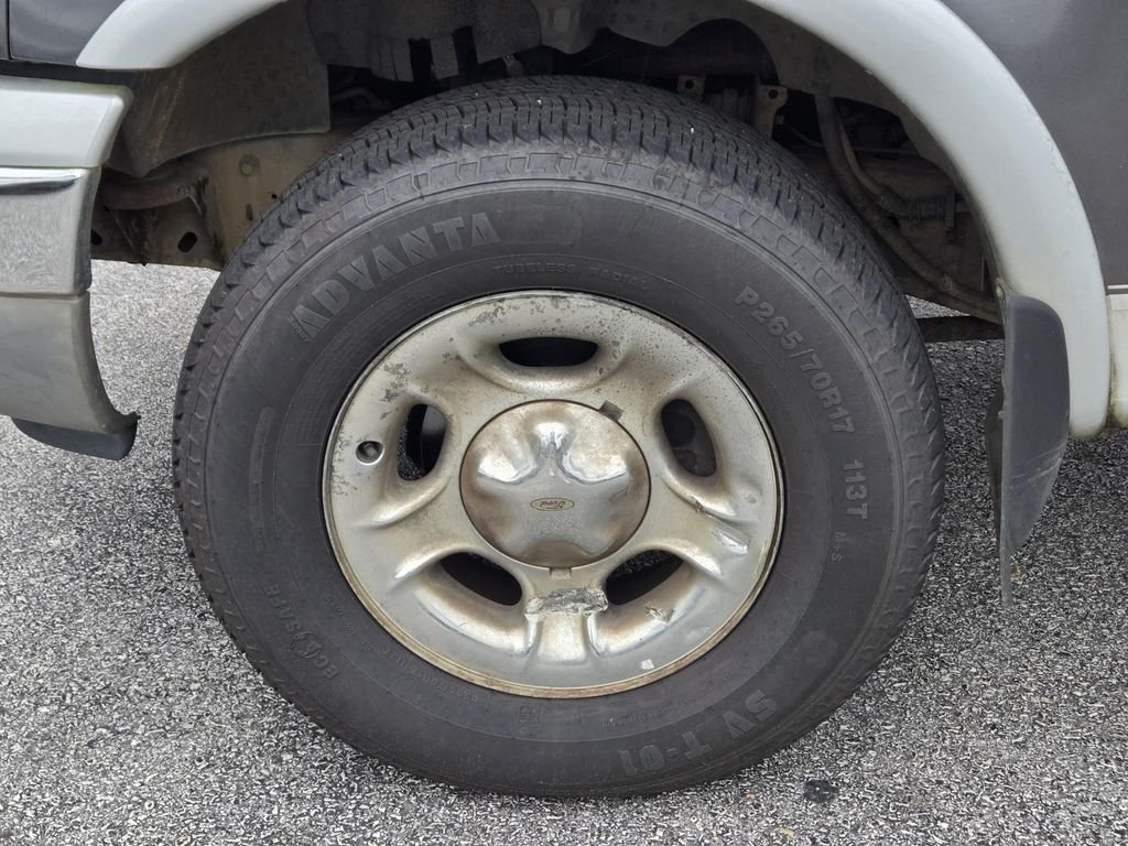 Used 2002 Gray Ford Lariat image 5