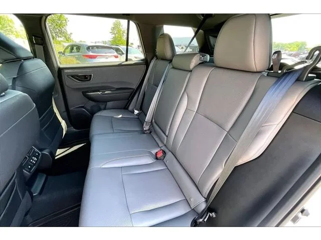 New 2026 CRYSTAL WHITE PEARL Subaru Limited image 24