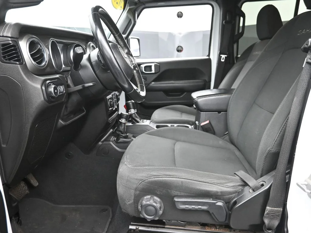 Used 2020 White Jeep Unlimited Sahara image 18