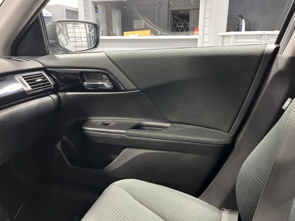 Certified Used 2016 Lunar Silver Metallic Honda LX image 15