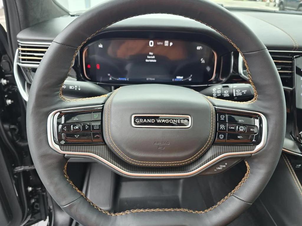 Used 2024 Diamond Black Crystal Pearlcoat Jeep Series III Obsidian image 13