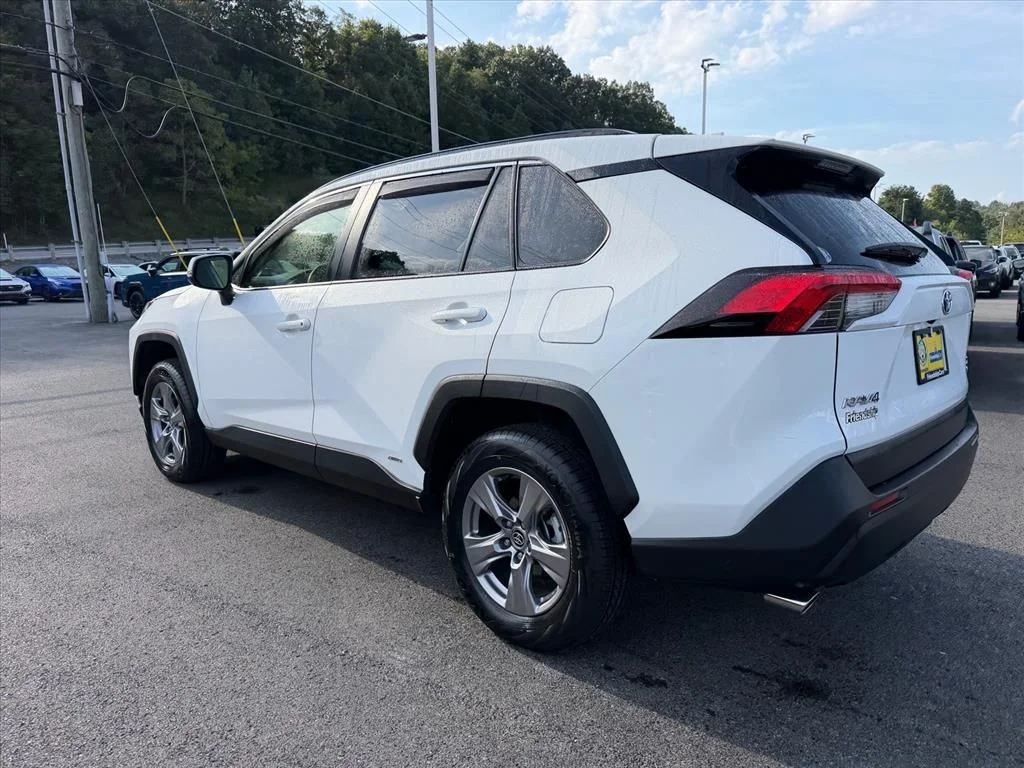 Used 2024 White Toyota XLE image 5