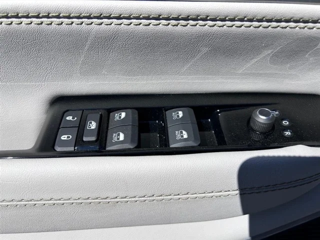 Used 2024 Velvet Red Wagoneer Series II image 23