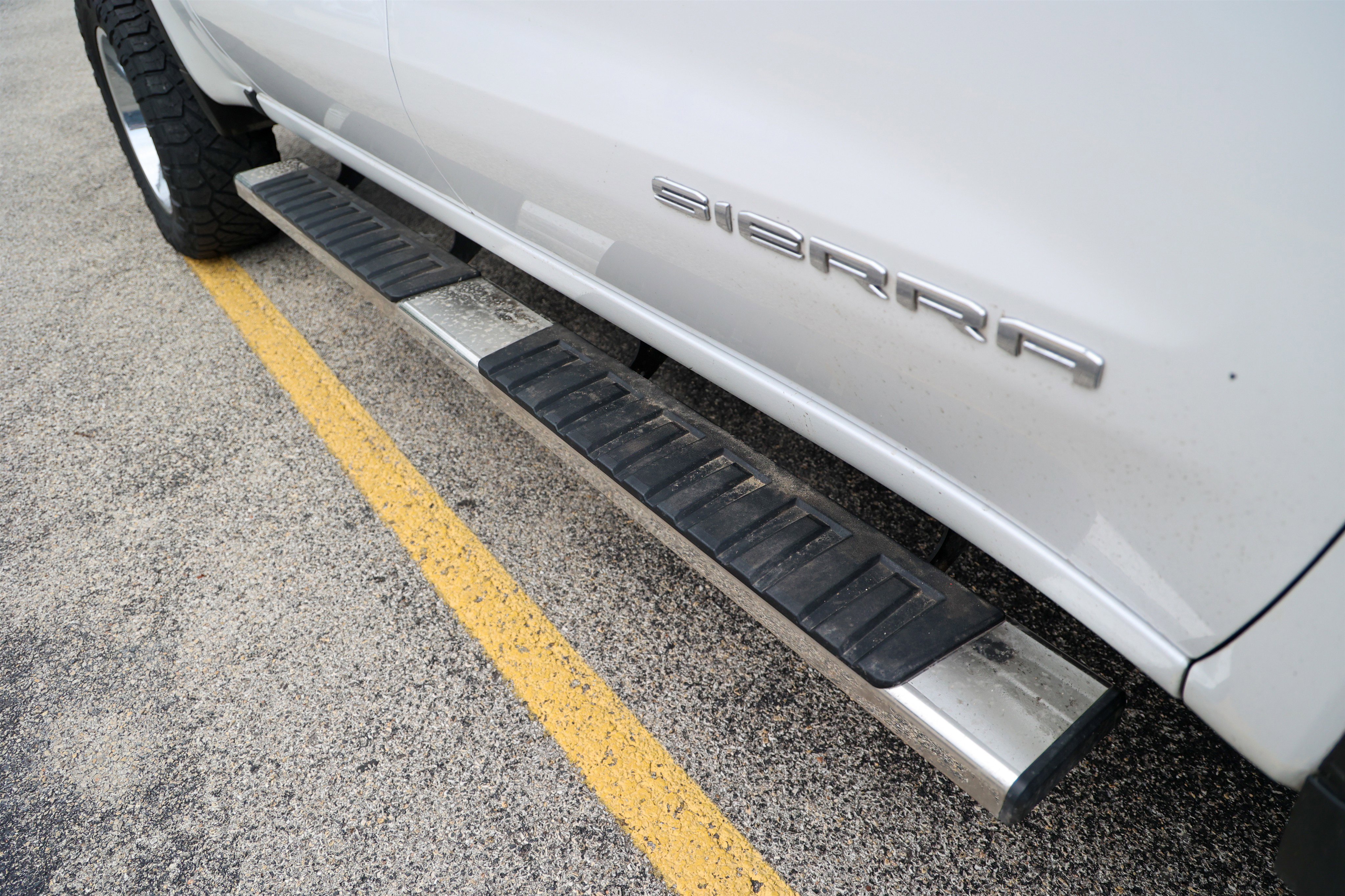 Used 2024 White Frost Tricoat GMC SLT image 12