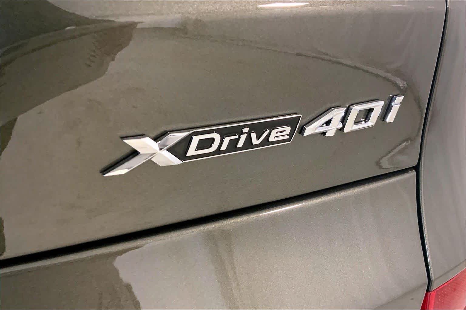 New 2026 Manhattan Green Metallic BMW xDrive40i image 15