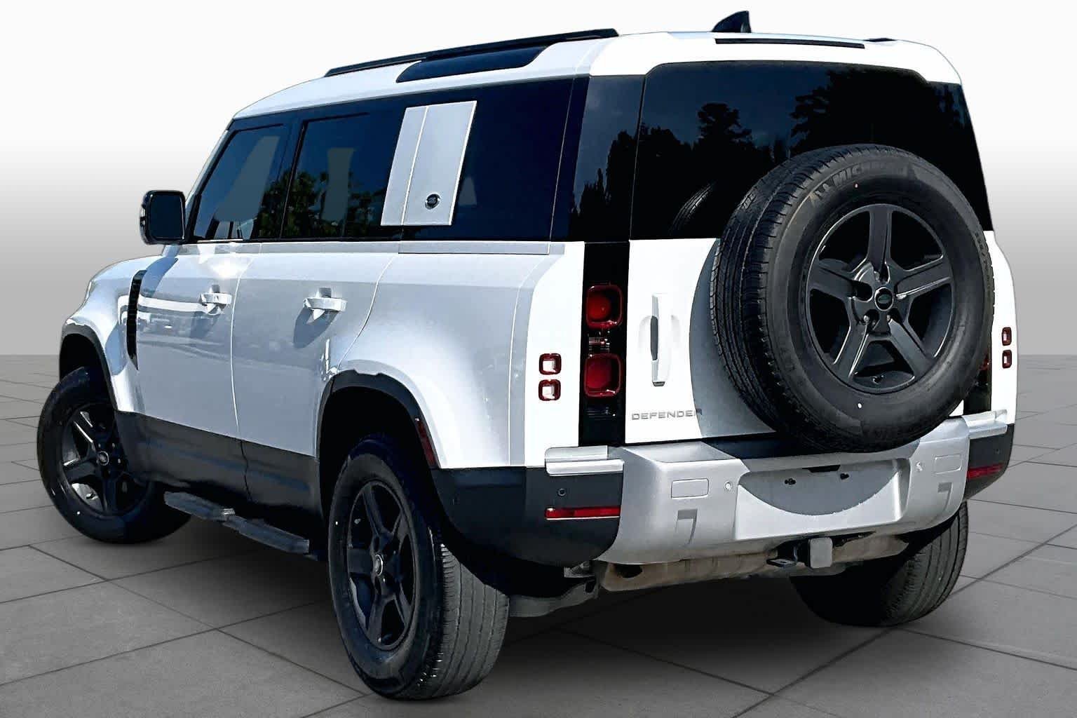Used 2023 Fuji White Land Rover S image 11