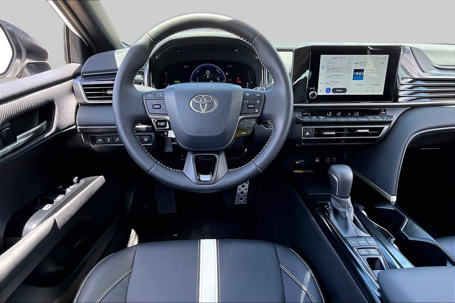 Used 2026 Ice Cap Toyota SE image 6