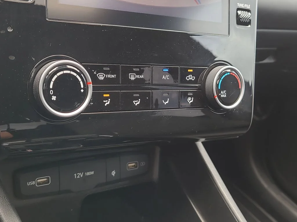 Used 2023 Black Hyundai SEL image 24