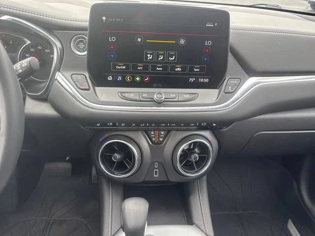 Used 2024 Summit White Chevrolet 3LT image 22