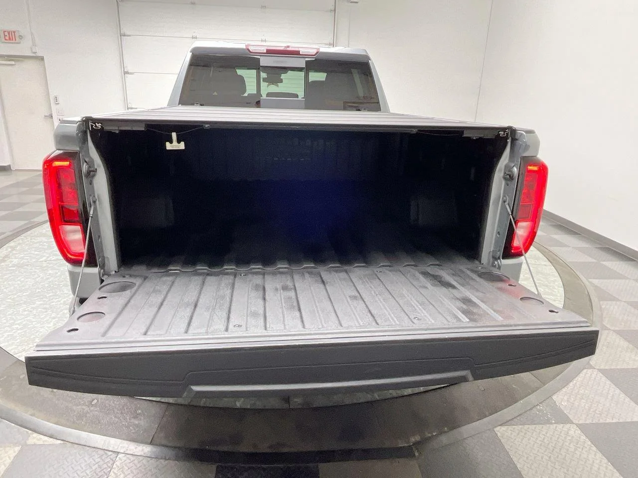 Used 2025 Sterling Metallic GMC Elevation image 35