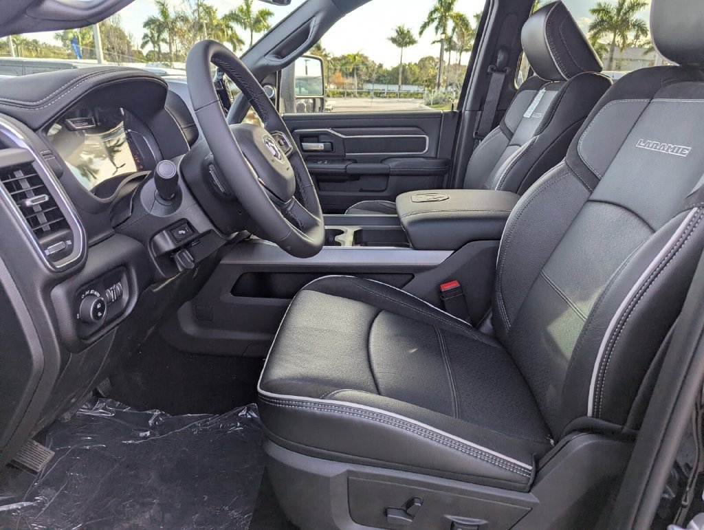2026 RAM 3500 Laramie - Photo 13