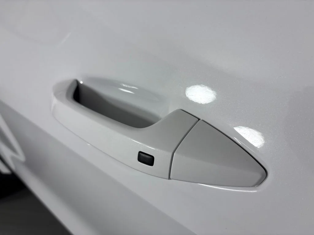 New 2026 Glacial White Pearl Kia EX image 23