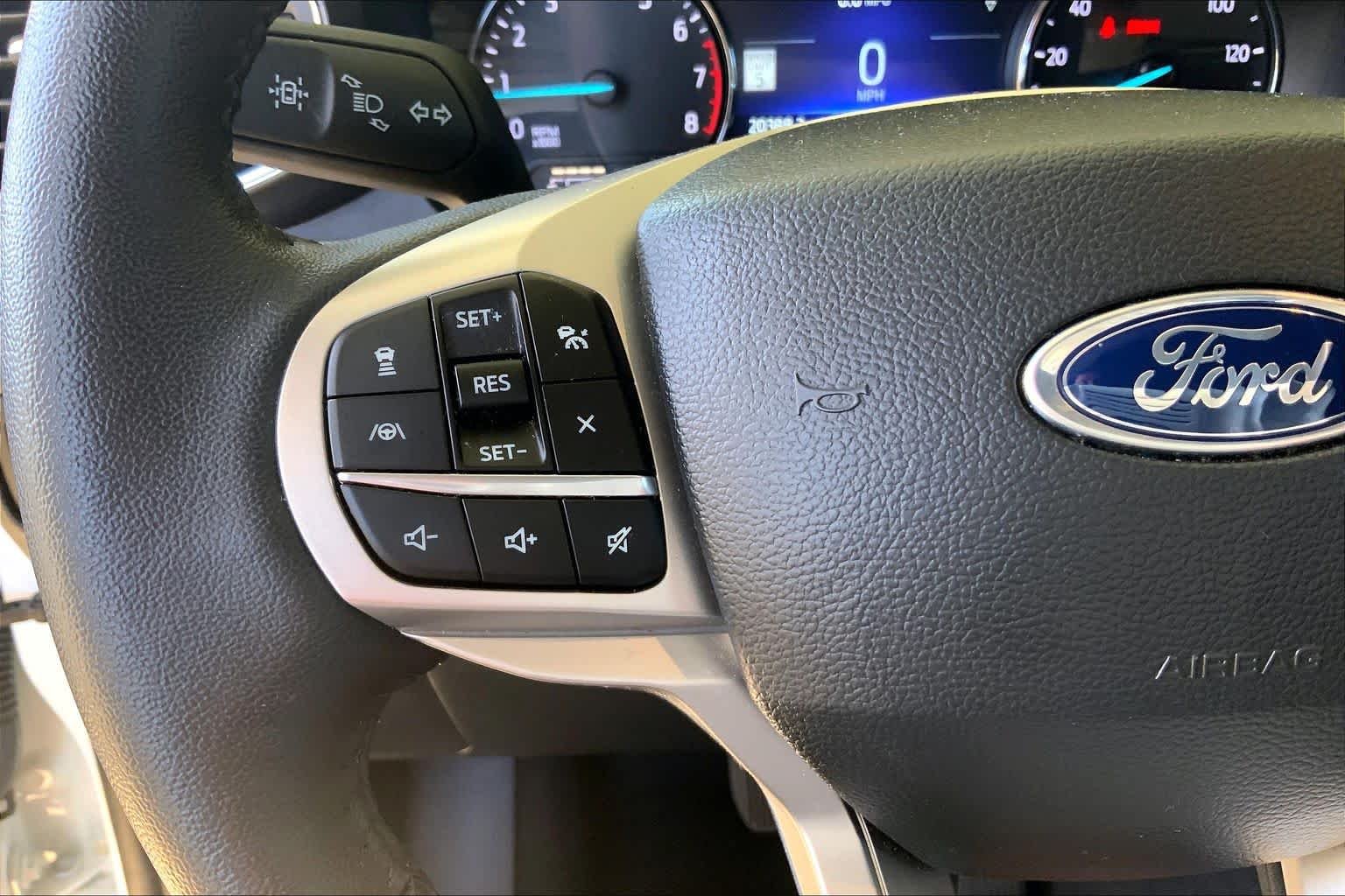 Used 2023 Star White Metallic Tri-Coat Ford XLT image 24
