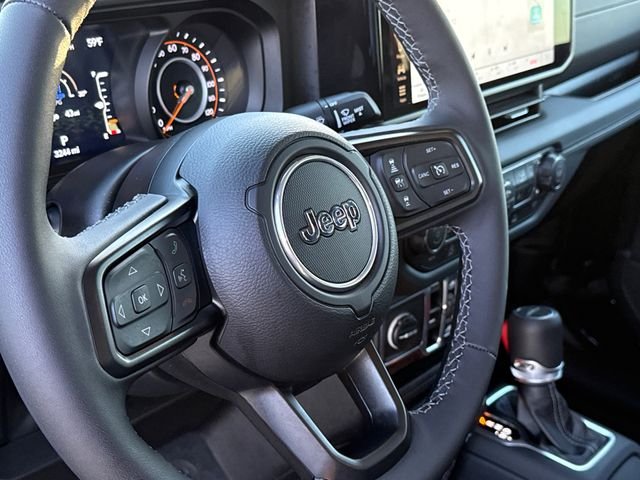 Used 2025 Black Jeep Texas Trail image 29