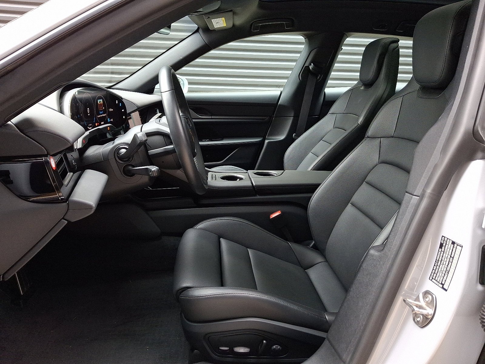 2025 Porsche Taycan Base - Photo 16