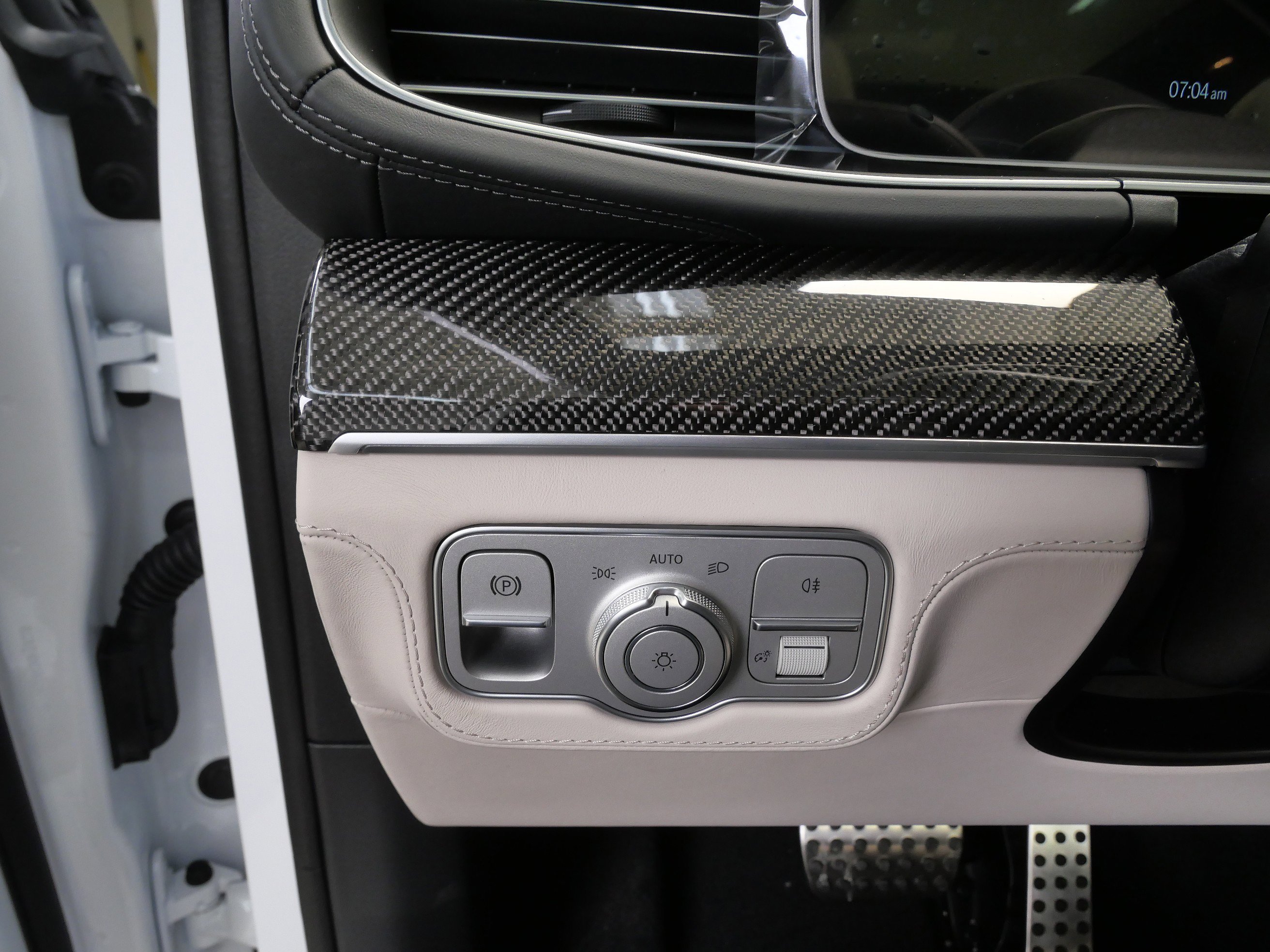 New 2026 MANUFAKTUR Moonlight White Metallic Mercedes-Benz AMG® GLE 63 S 4MATIC+ SUV image 15