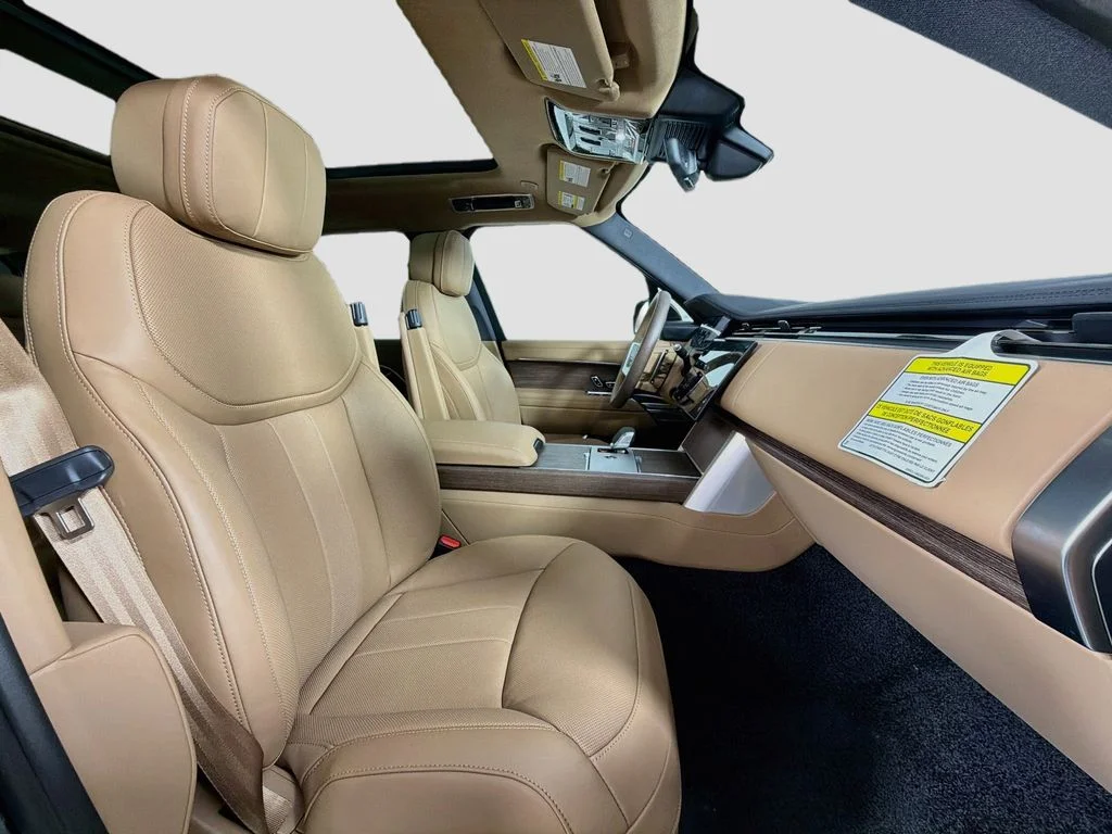 New 2026 British Racing Green Land Rover SE image 30