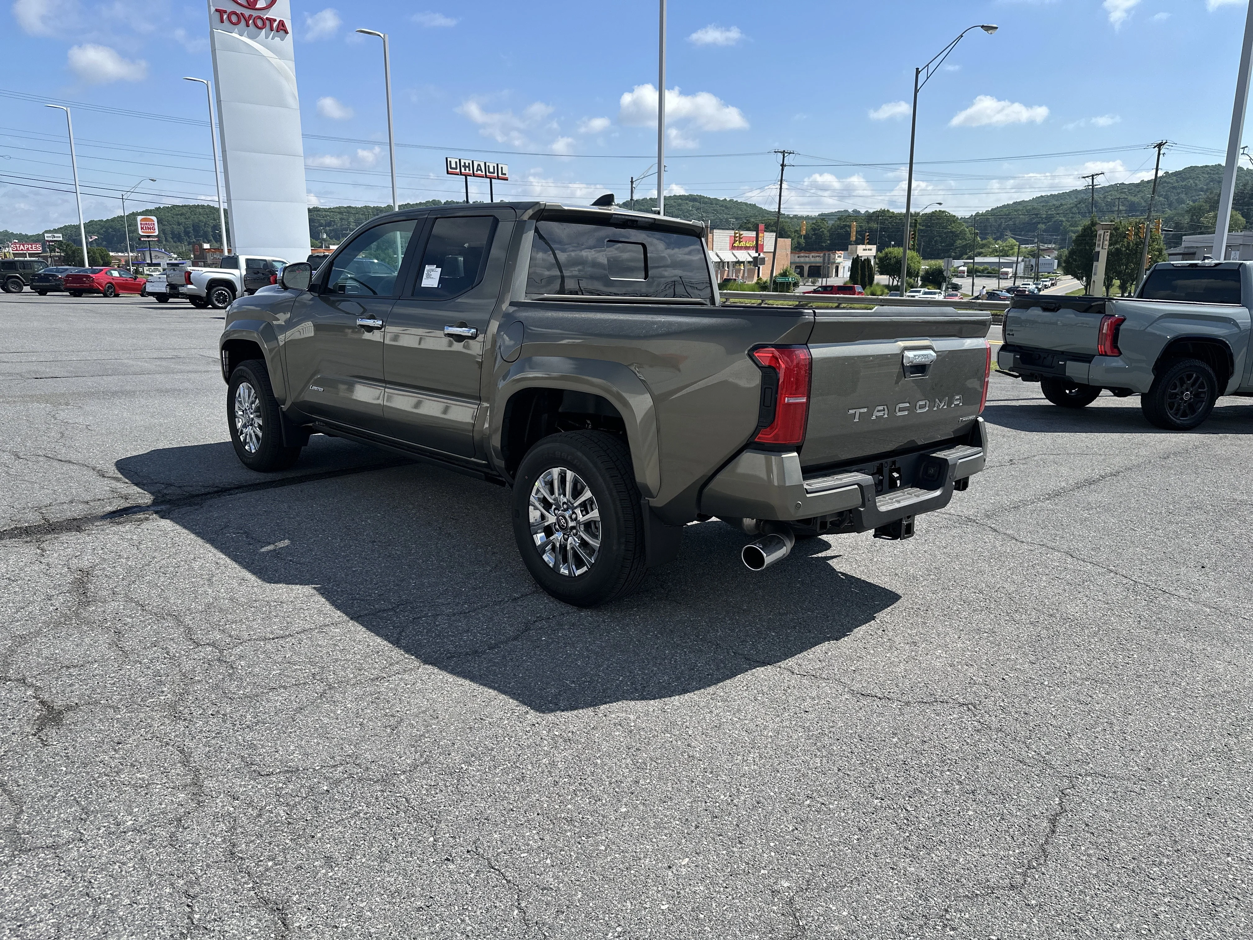 2026 Toyota Tacoma Limited - Photo 5