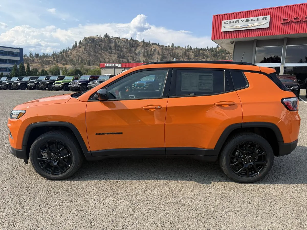 New 2026 joose (pl4) Jeep Altitude image 3