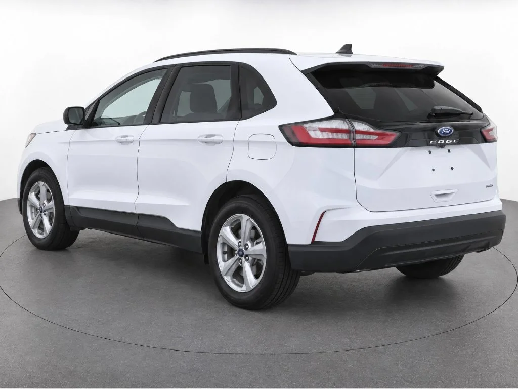 Used 2024 White Ford SE image 4