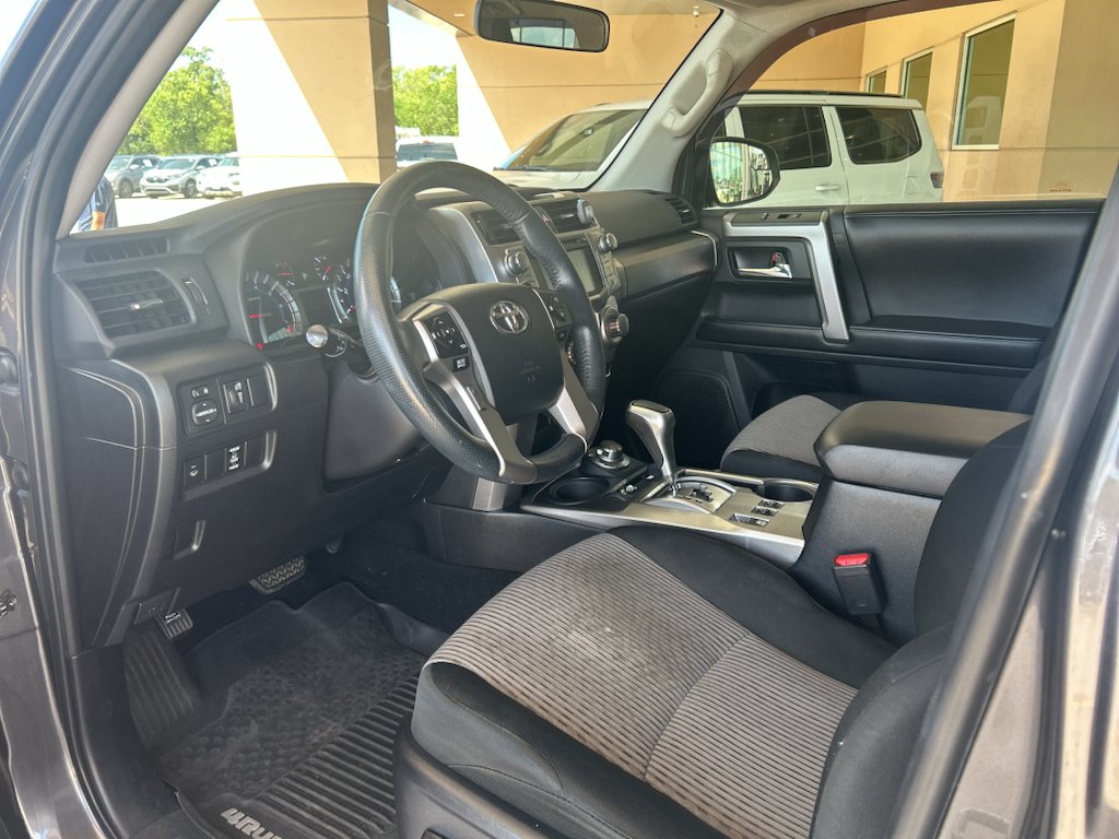 Used 2015 Magnetic Gray Metallic Toyota SR5 image 19