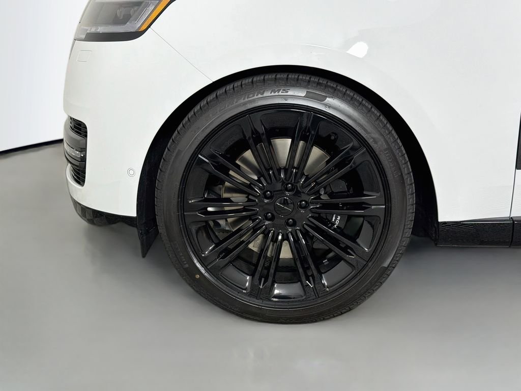 New 2026 Fuji White Land Rover SE image 33