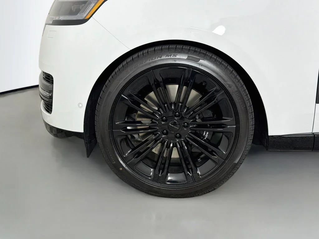 New 2026 Fuji White Land Rover SE image 33