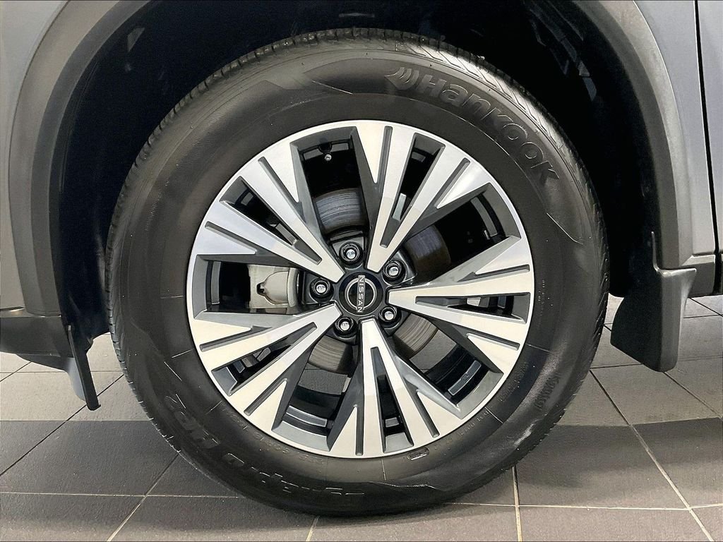 Used 2023 Gray Nissan SV image 6