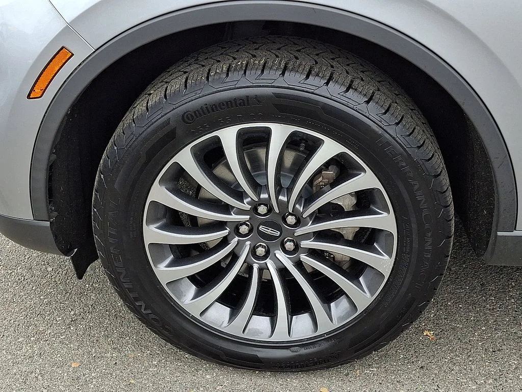 Certified Used 2023 Radiance Metallic Lincoln Standard image 8
