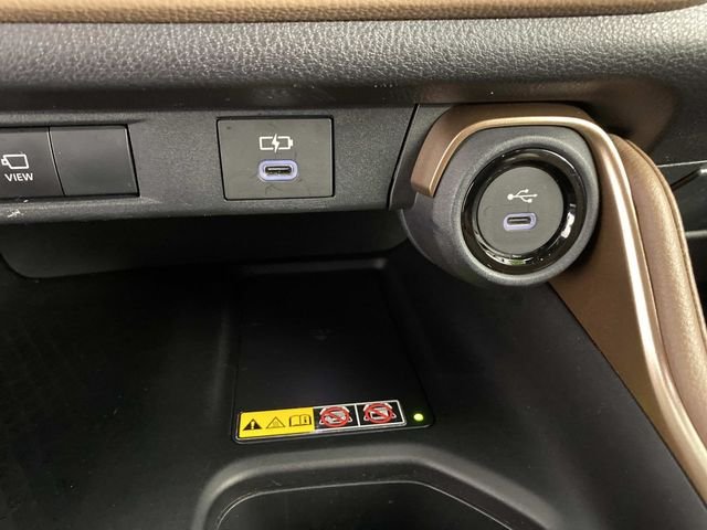 Used 2025 Beige Toyota MAX Platinum image 24
