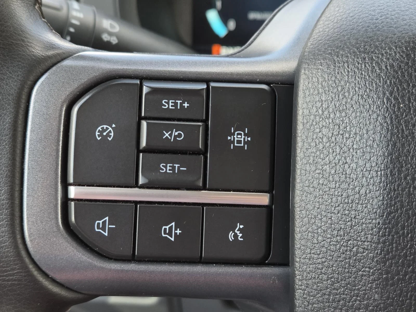 Used 2025 Oxford White Ford XLT 4WD SuperCrew 5.5