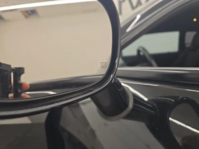 Used 2015 Pitch Black Clearcoat Dodge SXT image 29