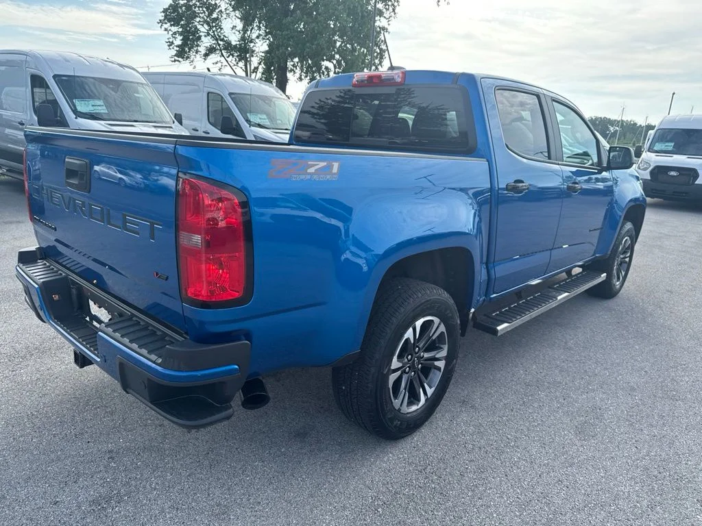 Used 2021 Blue Chevrolet Z71 image 3