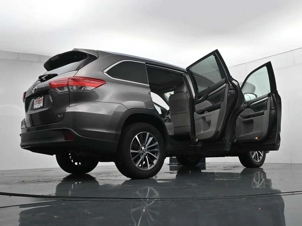Used 2019 Gray Toyota XLE image 42