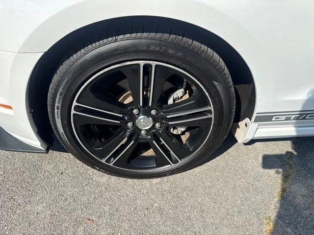 Used 2014 White Ford GT Premium image 14