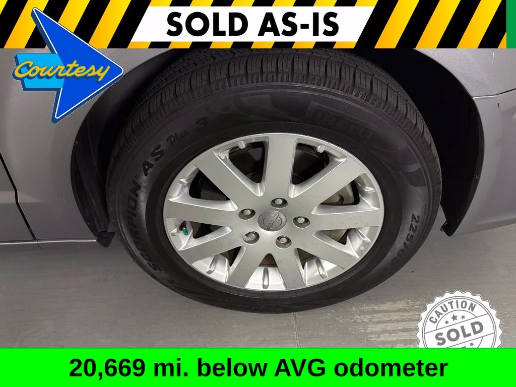 Used 2014 Silver Chrysler Touring image 9