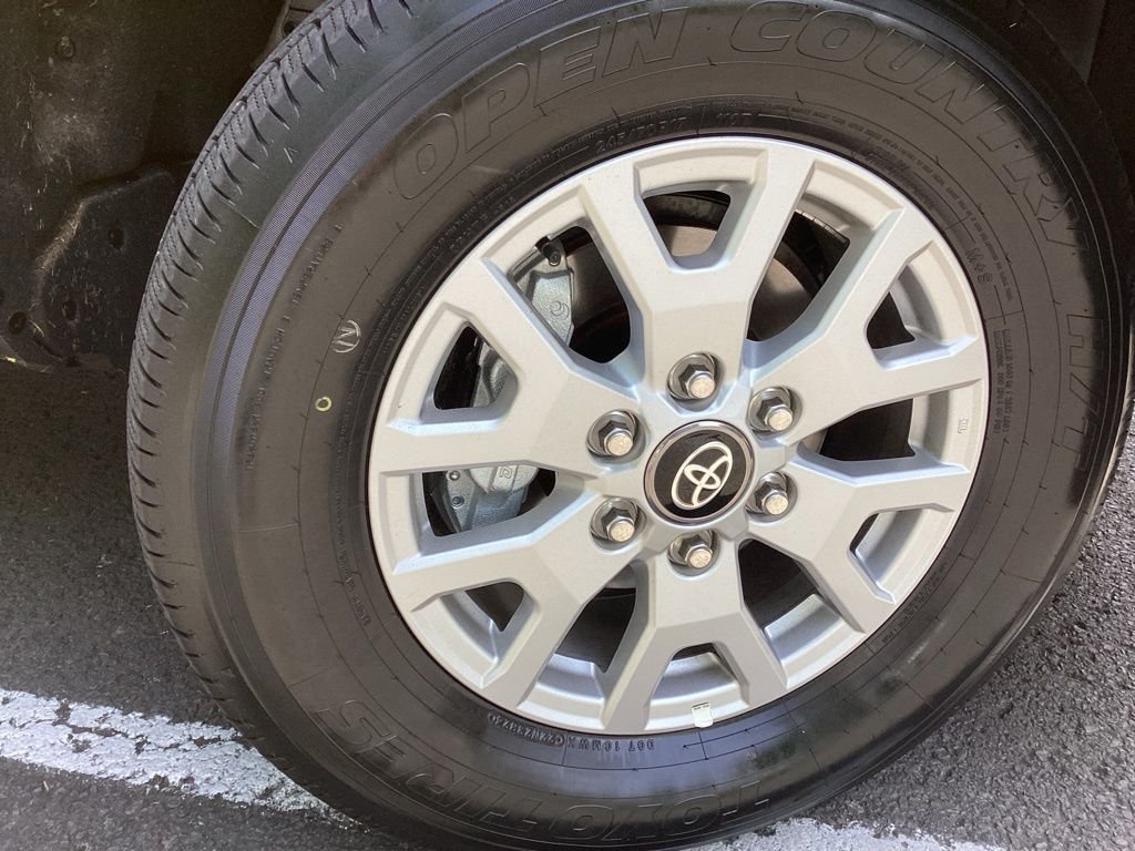 Certified Used 2025  Toyota SR5 image 5