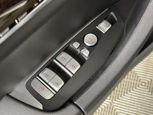 Used 2024 Black BMW xDrive30i image 18