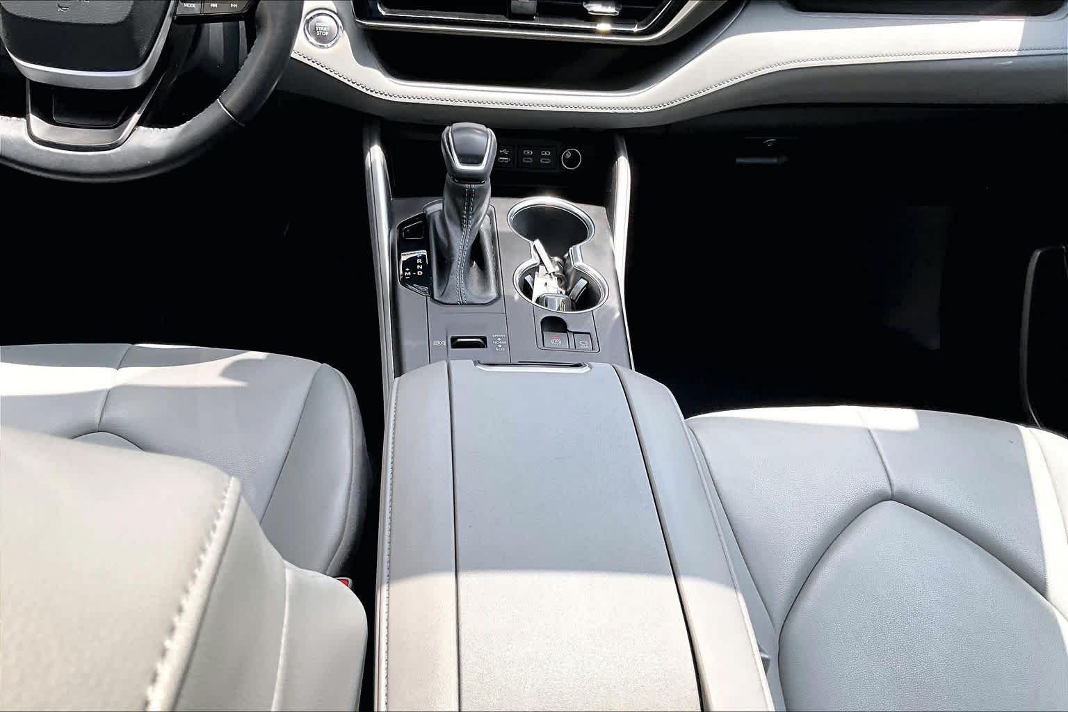 Used 2022 Opulent Amber Toyota XLE image 17