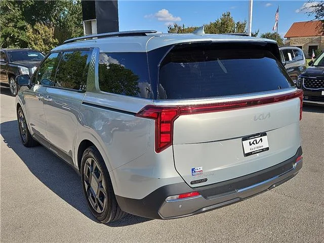 Used 2025 Ivory Silver KIA SX Passenger image 3