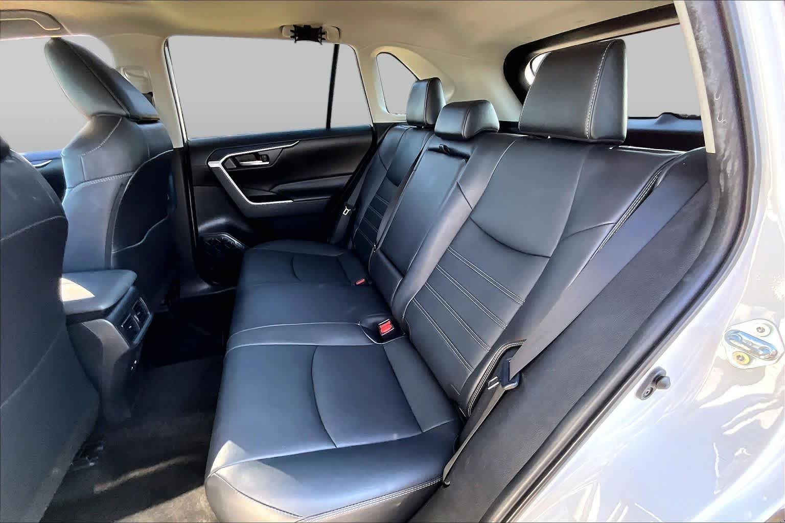 Used 2023 Wind Chill Pearl Toyota XLE Premium image 20