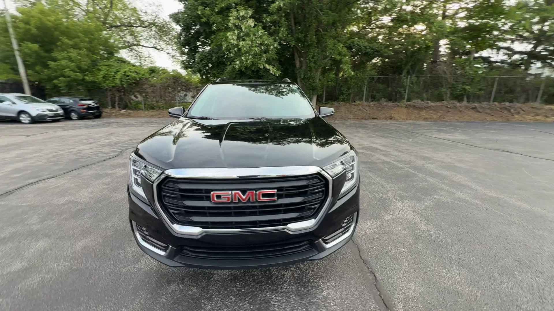 Used 2024 Ebony Twilight Metallic GMC SLE image 3