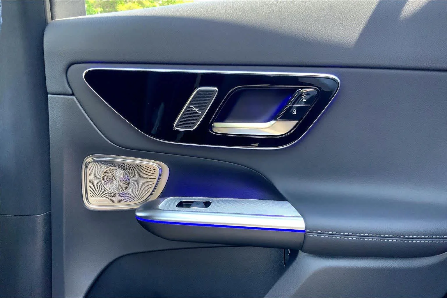 New 2026 Polar White Mercedes-Benz GLC 300 image 23