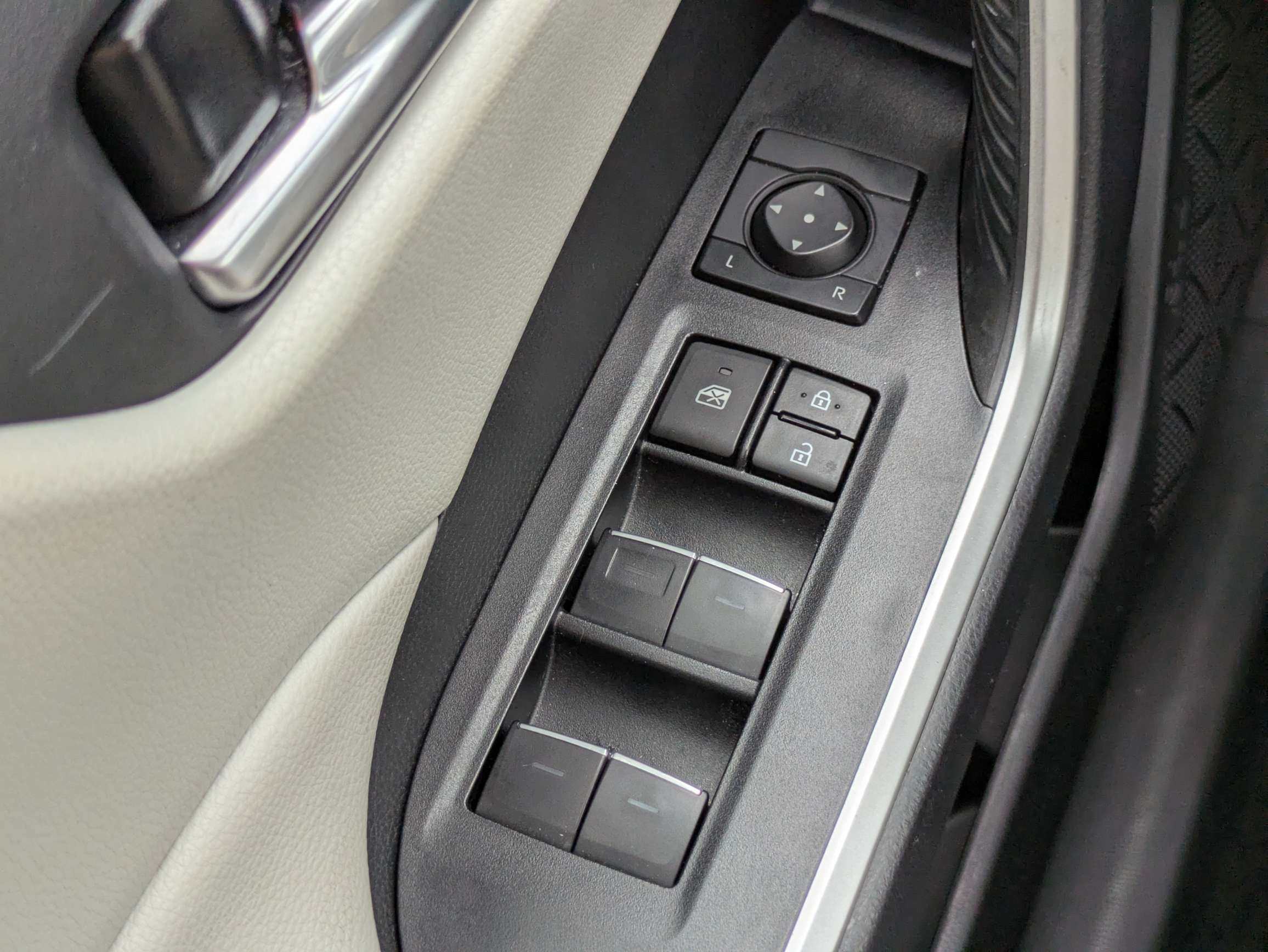 Used 2024 Pearl Toyota XLE Premium image 23