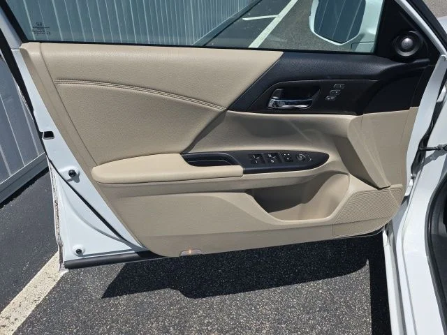 Used 2014 White Honda EX-L image 20