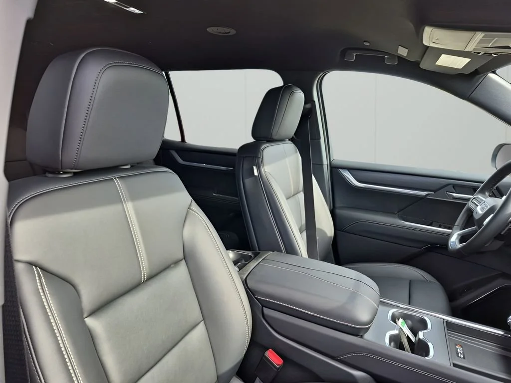 New 2026 Sterling Metallic GMC Elevation image 17