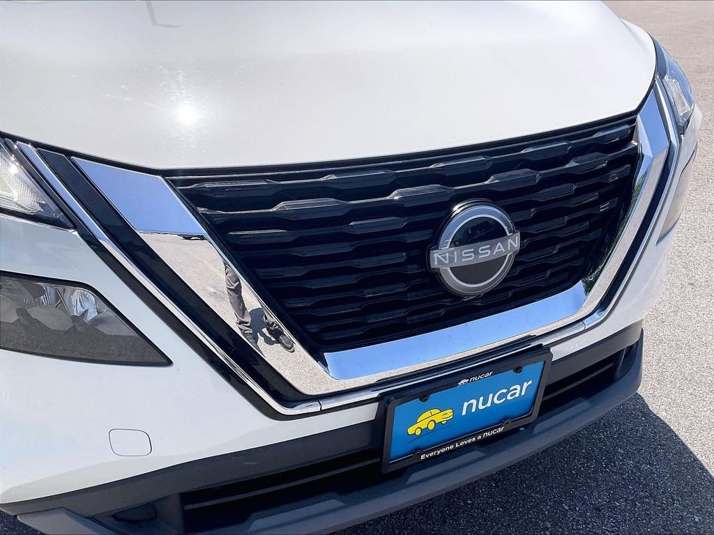 Used 2023 Glacier White Nissan S image 26