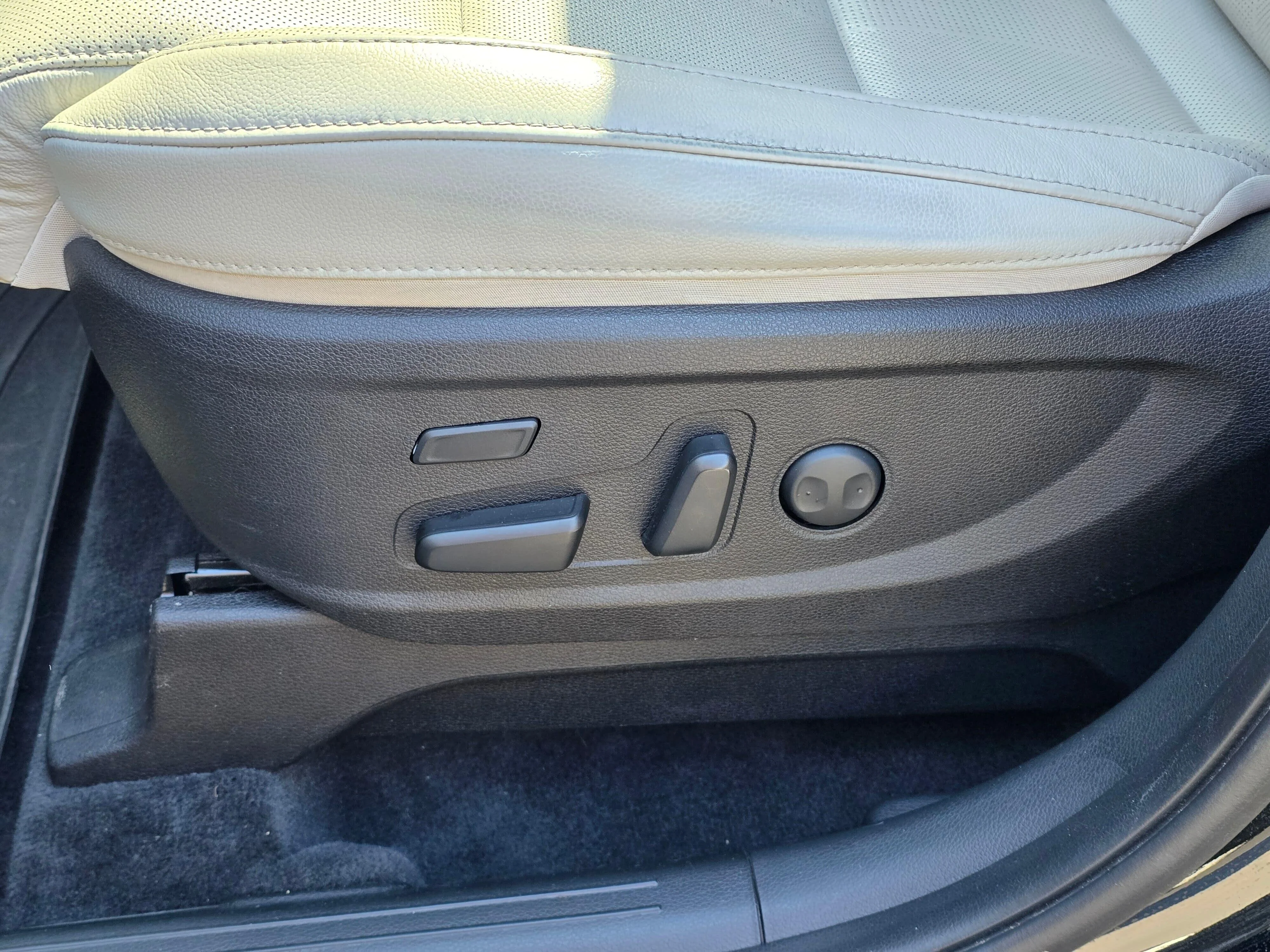 Used 2020 Ebony Black Kia SX image 15