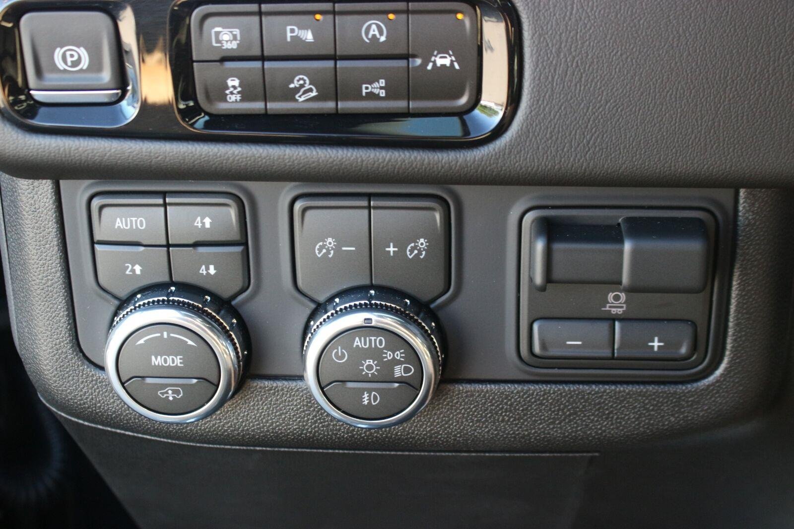 Used 2026 Onyx Black GMC Denali image 30